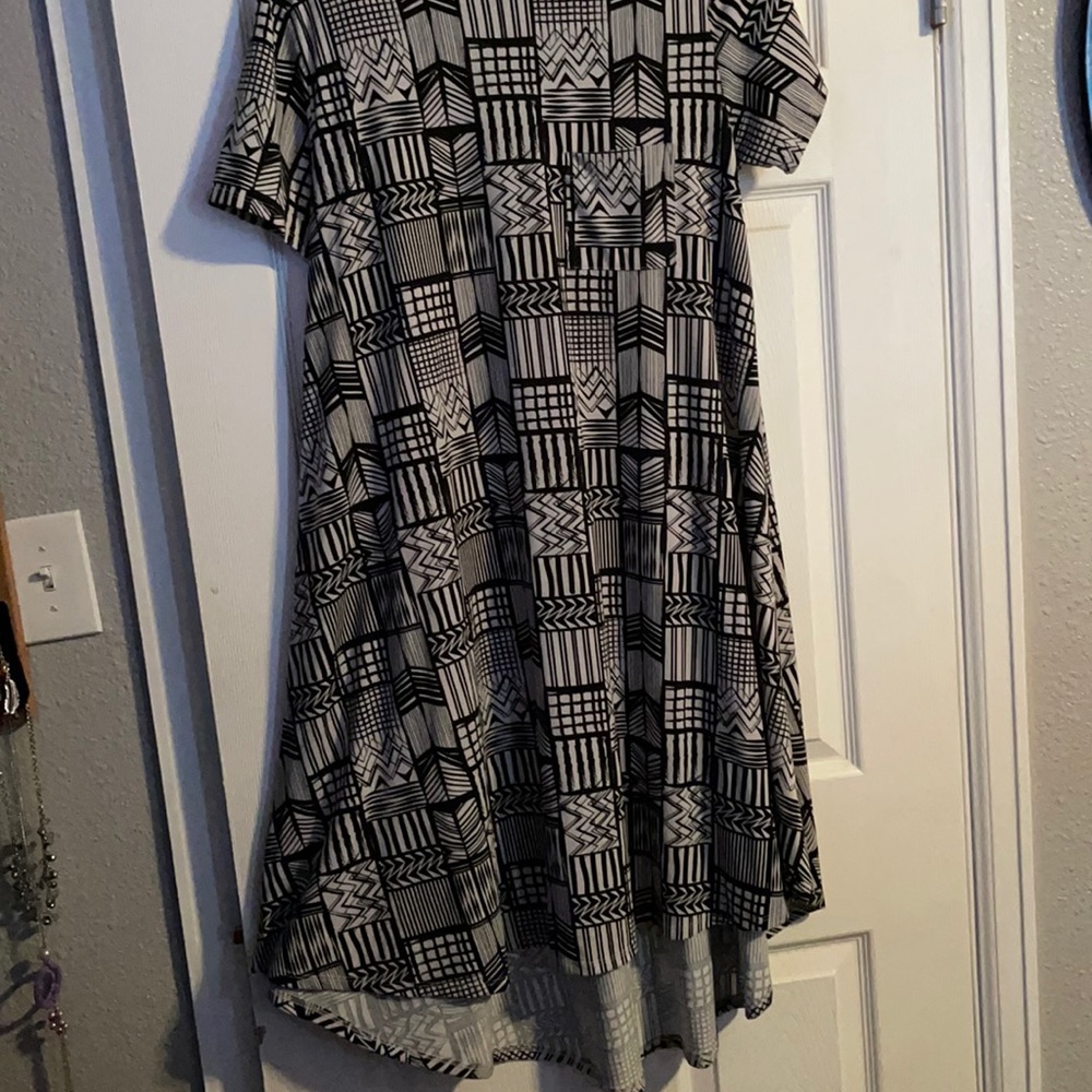 L Carly a LuLaRoe b/w print dress worn once